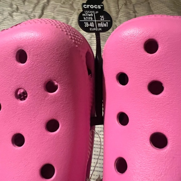 Crocs Classic, M7 W9, pink, new, never worn, original tags - Picture 6 of 8